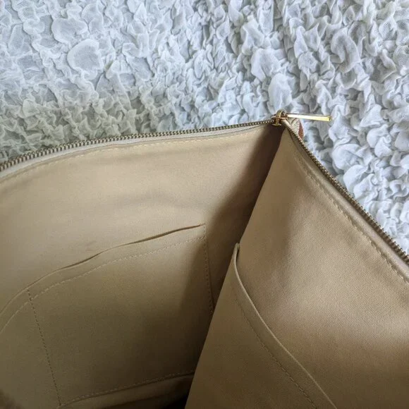 Louis Vuitton: Azur Damier Totally MM - Picture 11 of 13